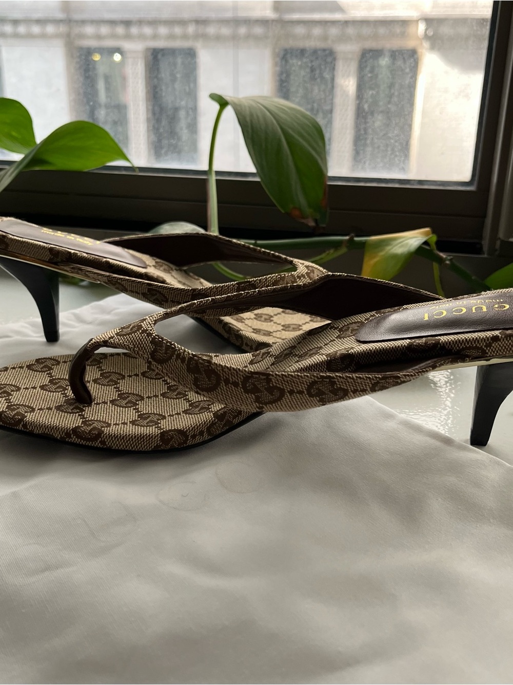 Gucci Thong Heel Sandals - Picture 8 of 8